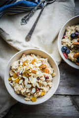 Oatmeal with berries and nuts