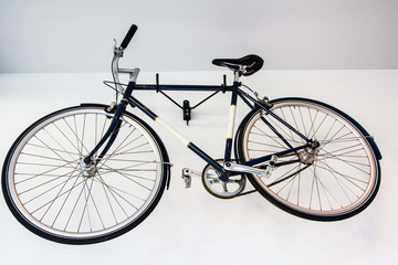 Fototapeta na wymiar bicycle fixed gear on white wall