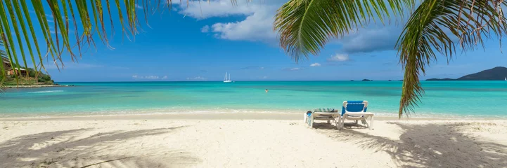 Foto auf Glas Tropischer weißer Sandstrandhintergrund, karibische Insel, heißer Sommertag am Strand © Mariusz Blach