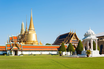 Naklejka premium Wat Phra Kaew, Wat Phra Si Rattana Satsadaram, famous temple in Bangkok, Thailand.