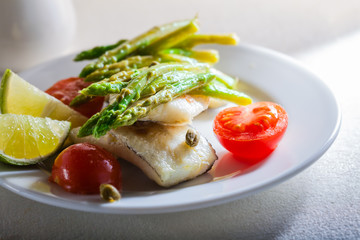 Mackerel fillets with asparagus
