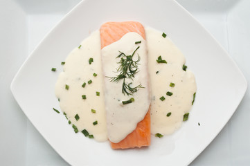 pavé de saumon sauce hollandaise