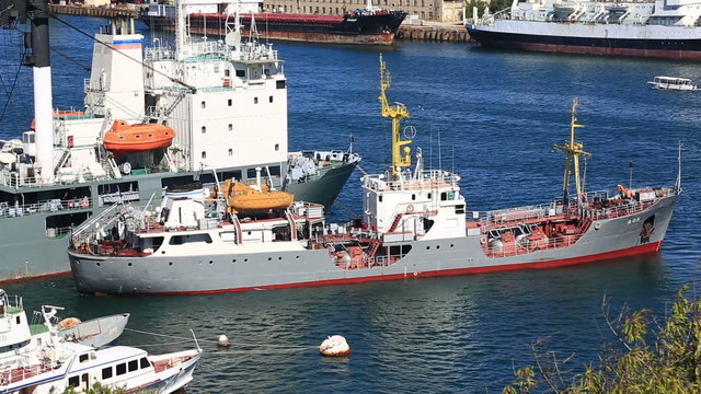 big sea ships stand on the anchor parking 