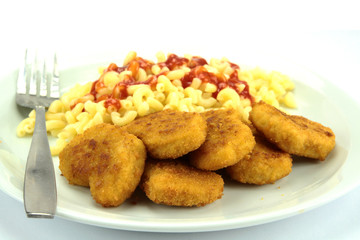 nuggets de poulet et coquillettes