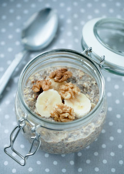 Oatmeal With Chia Seed, Banana And Walnuts