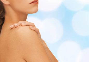 Naklejka premium beautiful young woman with bare shoulders