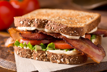 Speck, Salat und Tomate BLT Sandwich