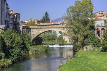 Fototapeta na wymiar Landscape river bridge in the village of Ripoll
