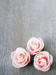 wooden background with pink roses