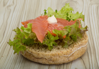Salmon sandwich with thyme