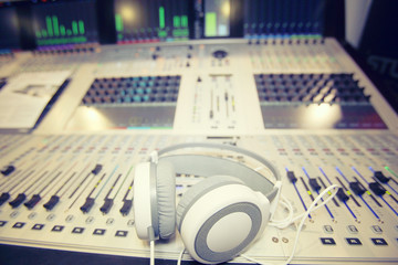 Professional audio mixing console radio / TV broadcasting