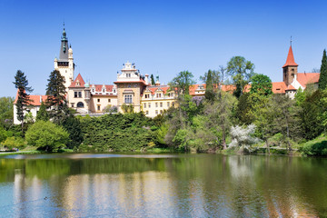 Fototapeta na wymiar castle and gardens Pruhonice near Prague, Czech republic