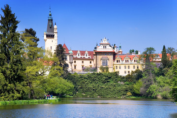 Fototapeta na wymiar castle and gardens Pruhonice near Prague, Czech republic