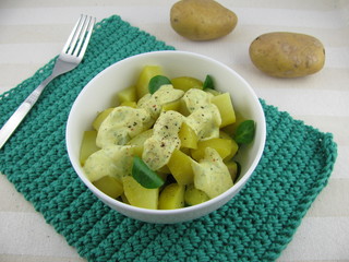 Kartoffelsalat mit Feldsalat gemischt