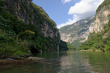 Fototapeta na wymiar Canyon du Sumidéro, Chiapas, Tabasco, Mexique
