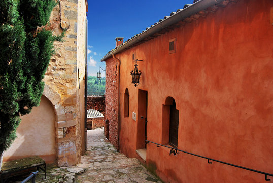 Maison couleur ocre de Provence