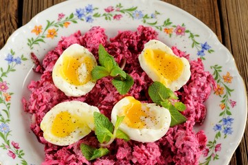 Beetroot salad with mint and boiled eggs