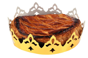 Galette des rois cerclée de sa couronne