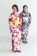 和装 浴衣姿の女性二人