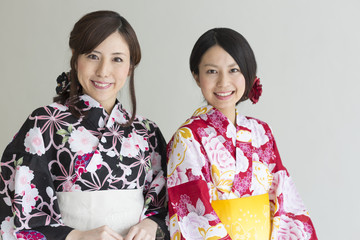 和装 浴衣姿の女性二人