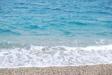 Fototapeta na wymiar transparent deep blue wave of the sea that breaks on the shore