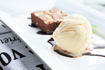 brownie with icecream