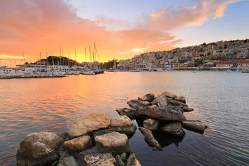 Foto op Plexiglas Sunset in Mikrolimano marina in Athens, Greece. © milangonda