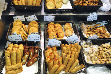 Various Japanese fried snacks