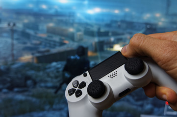 Gamepad mit Hand 2
