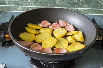 Frying pan with a lunch