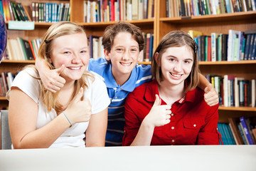 Library Students Give Thumbs Up