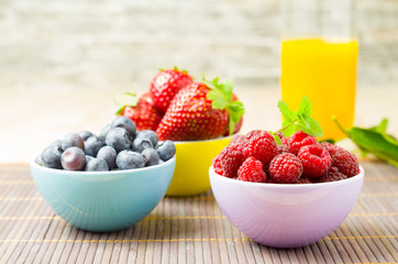 Obstschalen mit Beeren