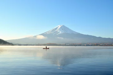 Küchenrückwand glas motiv Fuji Boot und Mount Fuji am Morgen am Kawaguchiko Lake Japan