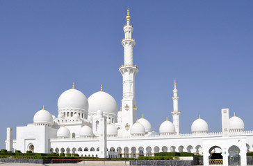 Fototapeta na wymiar Emirati Arabi Uniti. Abu Dhabi. La grande moschea Sheikh Zayed