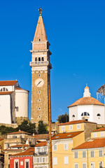 Fototapeta na wymiar Bell tower and buildings at Tartini square in Piran, Istria
