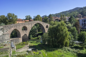 Fototapeta na wymiar Medieval stone bridge, Sant Joan de les Abadesses