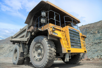Fototapeta na wymiar Mining truck