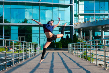 Ballerina dancing in casual clothes jumping on tiptoes © bychykhin