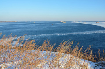 Владивосток, берег Японского моря в районе острова Русский