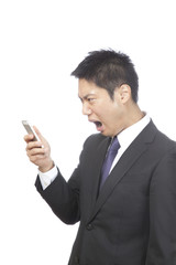 スマホ／男性ビジネスマン