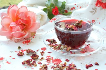 Rose petals tea