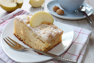 Apfelkuchen und Kaffee