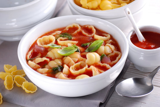 minestra con pasta e pomodori