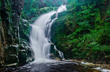 Obraz premium Waterfall Kamienczyk near the town Sklarska Poreba in Poland