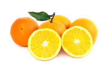 orange avec coupe sur fond blanc