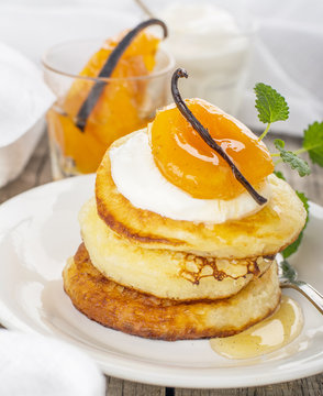 Pancakes with yoghurt and apricots