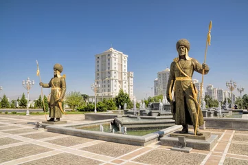 Fototapeten Monument of independence in Ashgabat © michalknitl