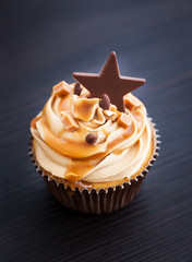 Cupcakes with cream cheese, caramel and chocolate
