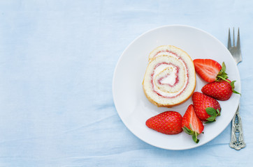 cake roll with strawberries and cream cheese