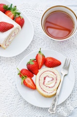 cake roll with strawberries and cream cheese